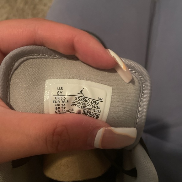 Air Jordan 1 Low GS Smoke Grey - Picture 6 of 8